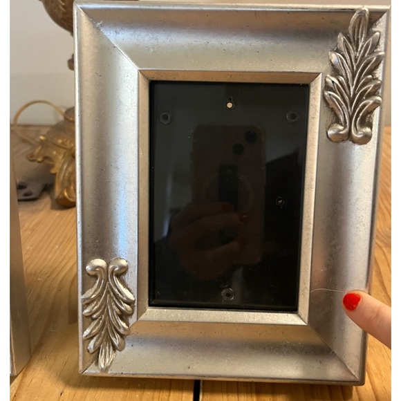 Pair 🍐 of Picture Frames - Picture 10 of 14